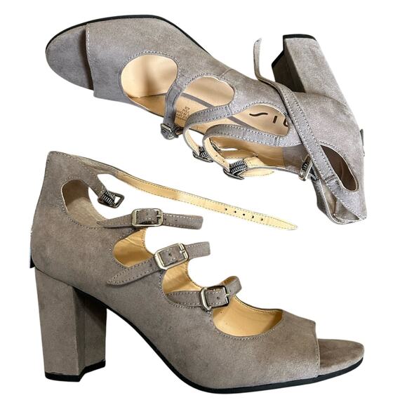 Unisa - Mary Jane chunky heel- straps- silver hardware 7.5- gray suede material - Picture 1 of 8